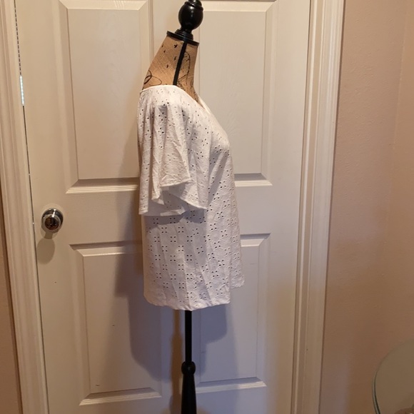 Wide Ruffle sleeve eyelet top - Picture 6 of 7